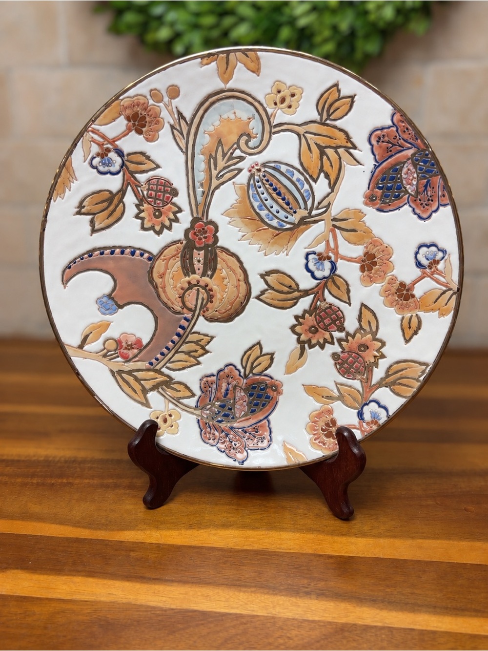 Vintage mauve/gold/blue Macau Decorative Plate with rosewood stand